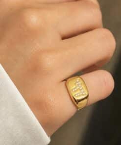 Pinky חי Ring: Celebrate Life with Chai